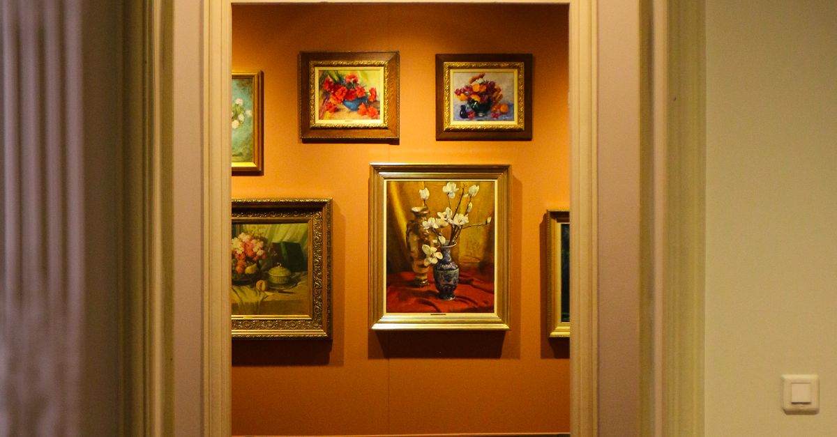 Elegant Art Gallery Interior with Framed Paintings · Free Stock Photo