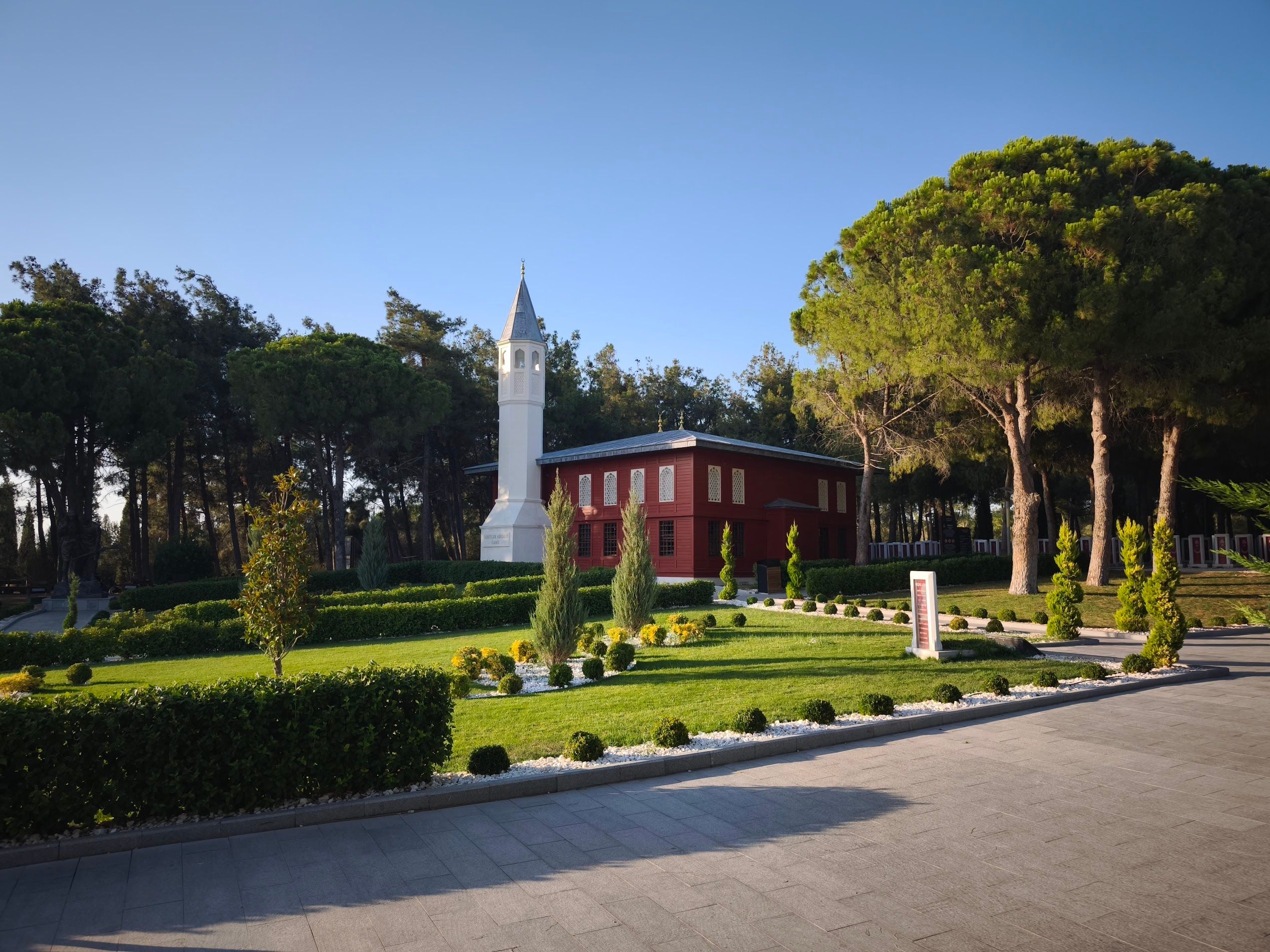 Delegasi RI Kunjungi Iran, Ziarah ke Makam Ali Khamenei