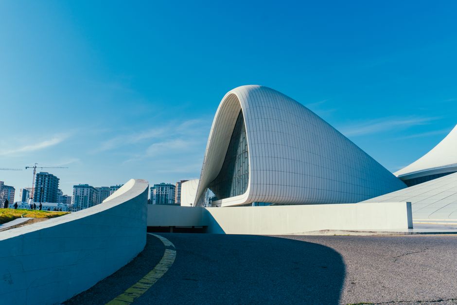 Stunning view of the Heydar Aliyev Center in Baku showcasing modern architectural design.