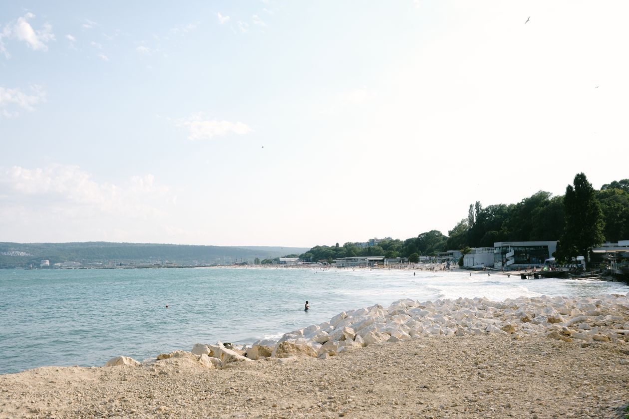 Cazare în Varna: plaja centrală, sub faleza Grădinii Mării