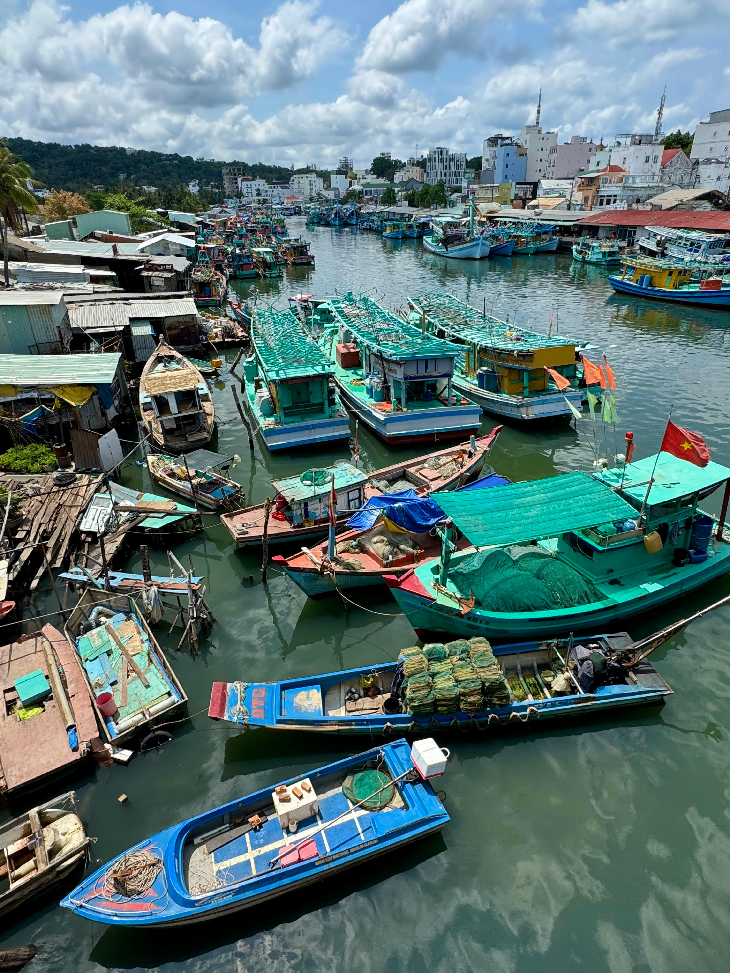 最低工資調漲有望 經長揭高科技與傳產業景氣差異