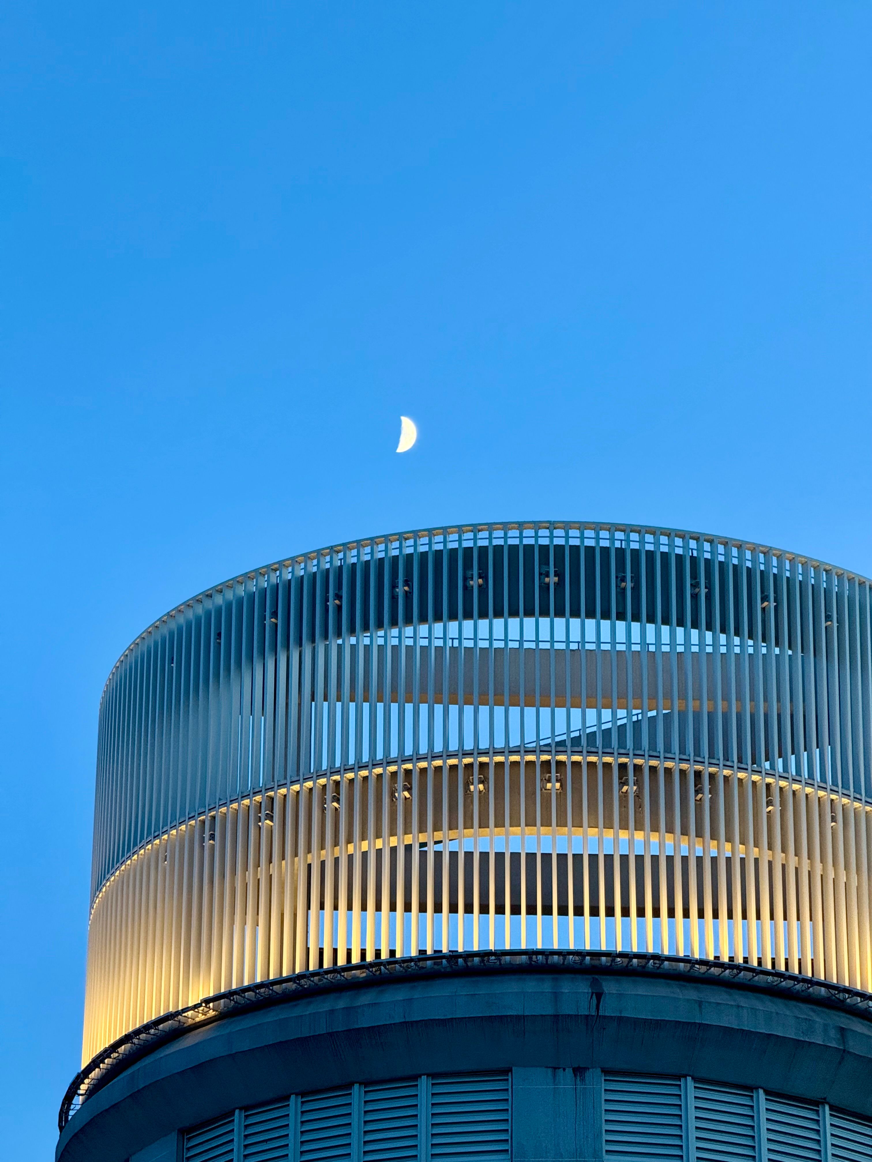 Modern Building with Crescent Moon in Evening Sky · Free Stock Photo