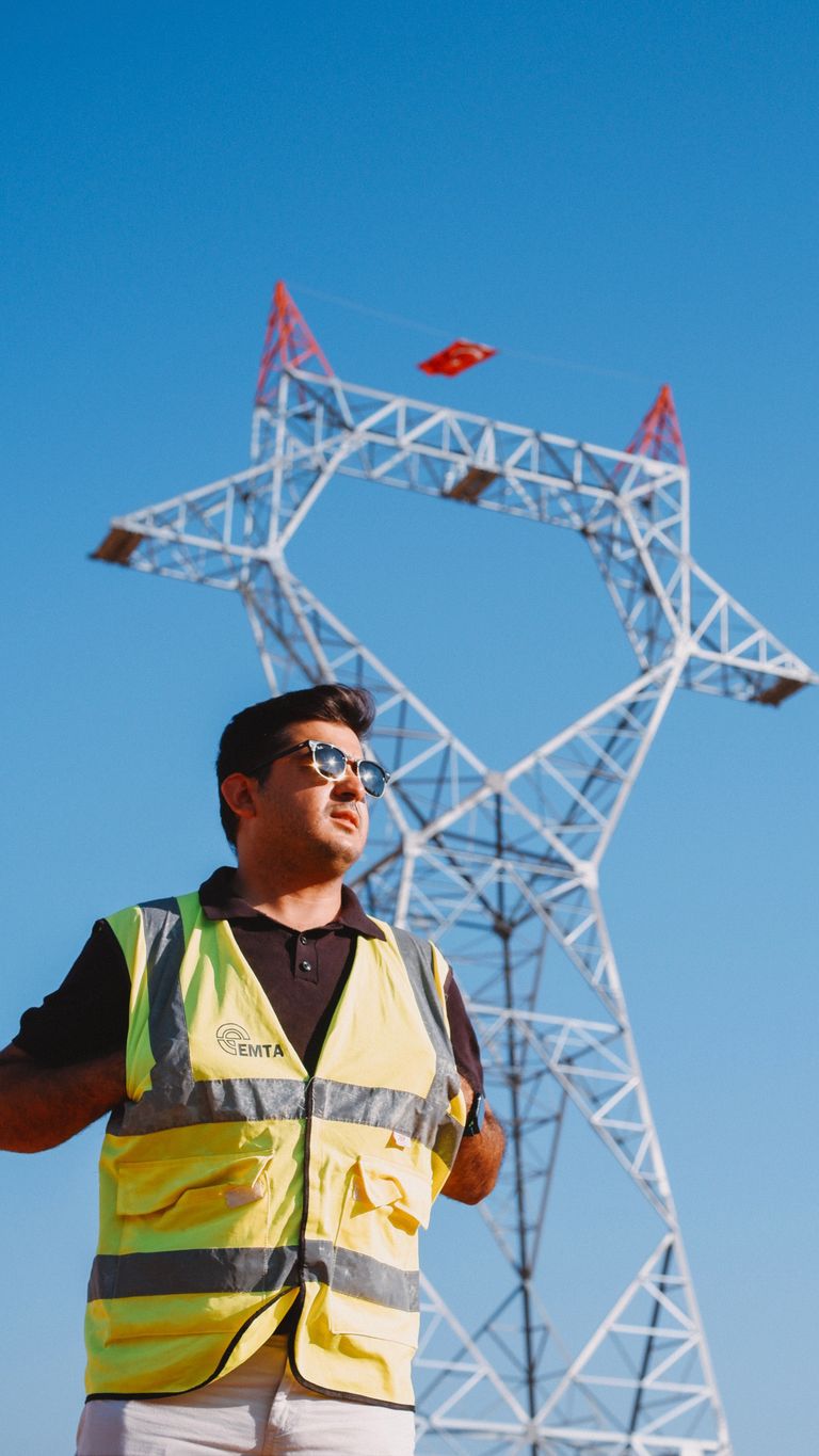 Engenheiro da Logon em infraestrutura de energia