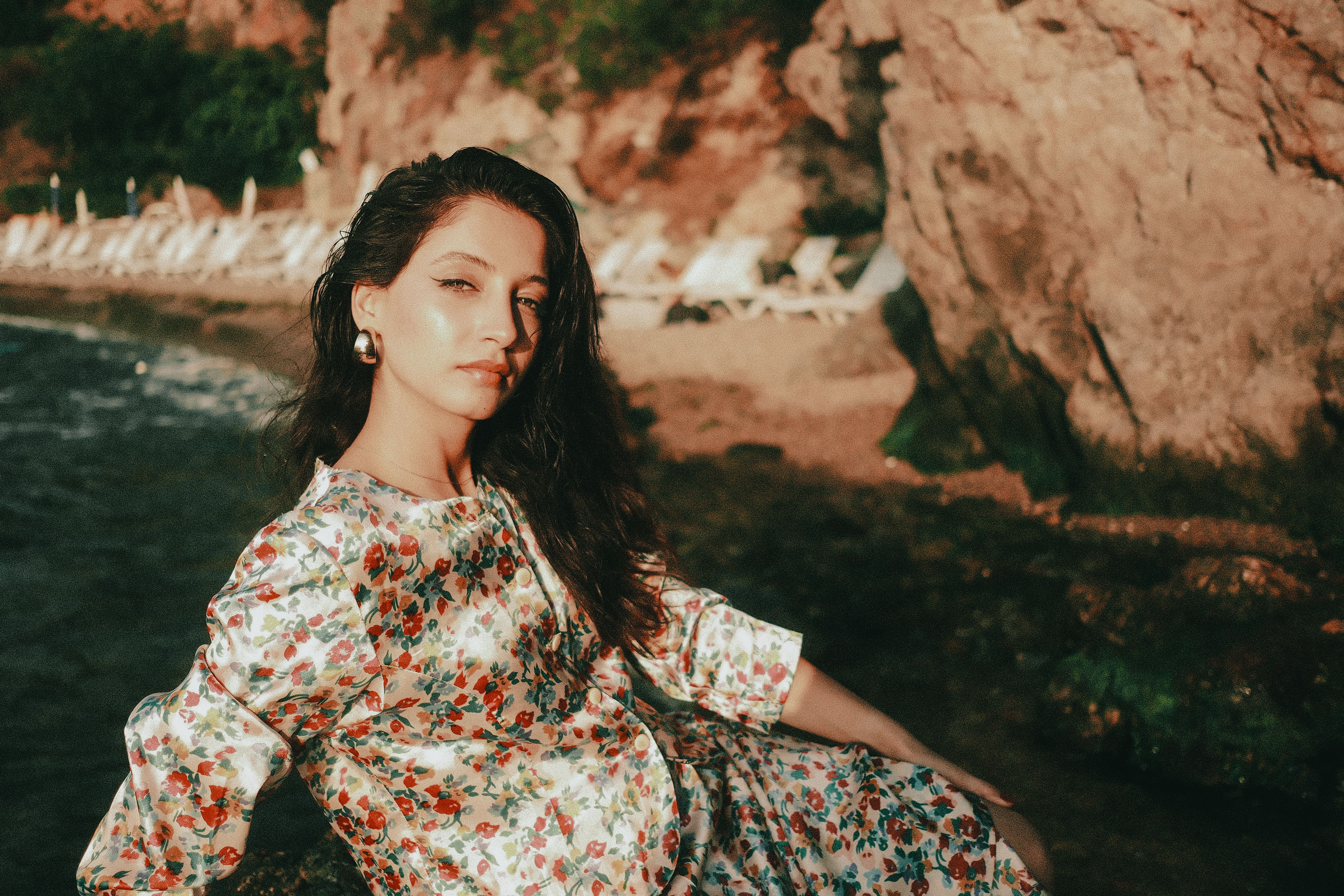From vintage tops to maxi skirts, build your summer wardrobe with these it girl fashion trends — Photo by Mert Coşkun on Pexe
