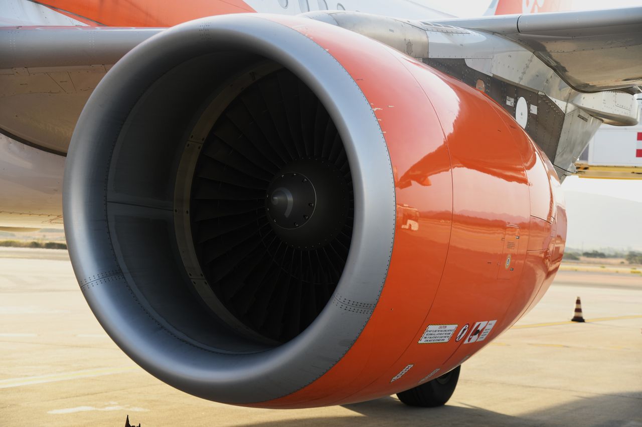Boeing and Airbus Prioritize Current Deliveries Over New Aircraft Programs