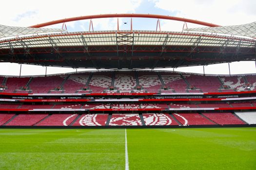 Wide-angle view of Estádio da Luz, showing empty stands and manicured field.