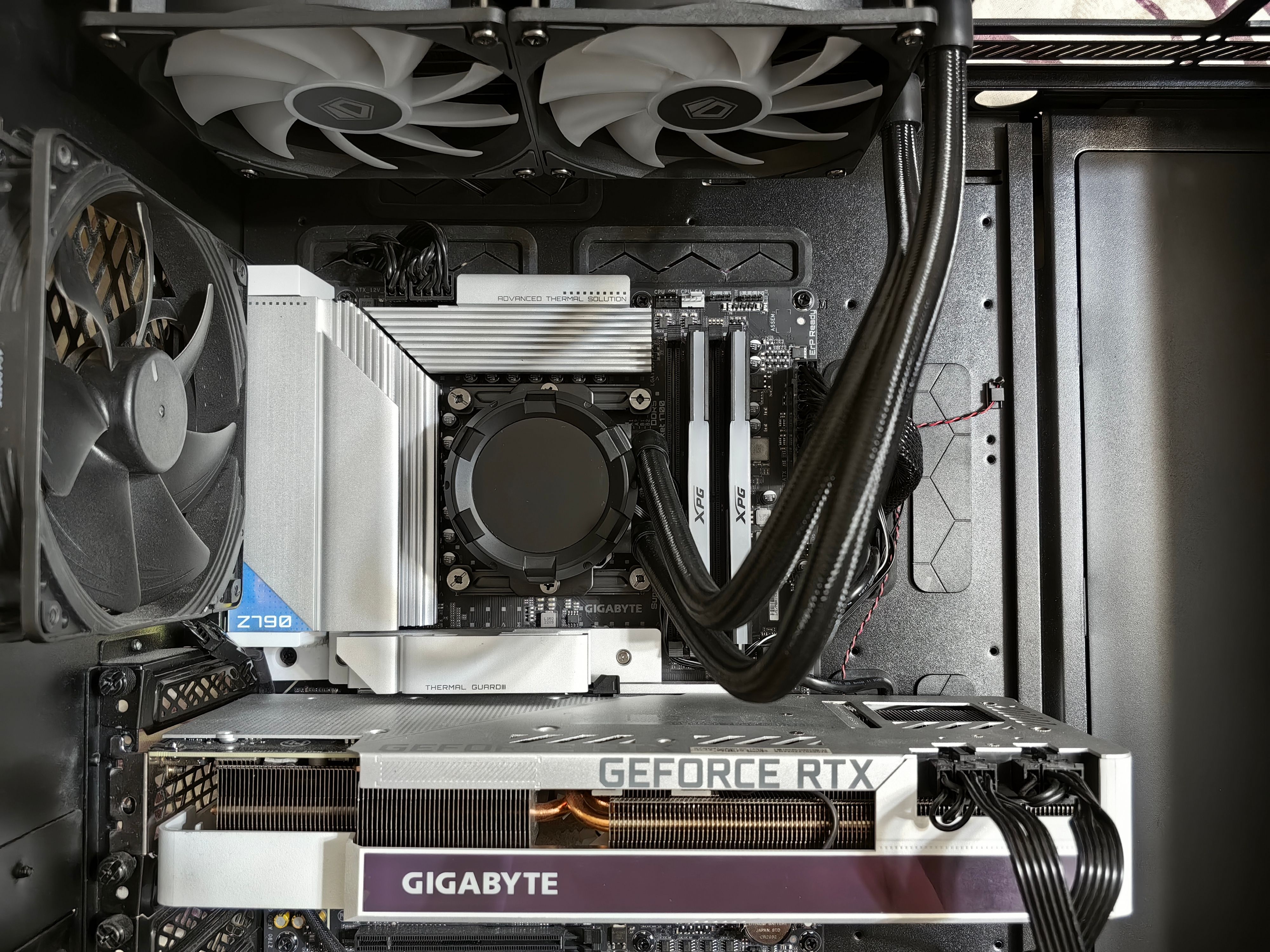 Interior De Pc Para Juegos De Alta Gama Con Rtx · Foto de stock gratuita