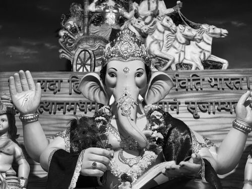 Free Monochrome image of a detailed Lord Ganesh statue, showcasing traditional Hindu art. Stock Photo