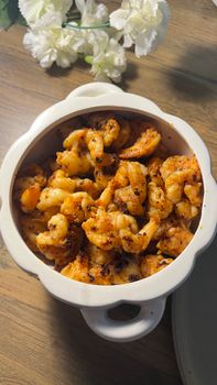Poêlée de Crevettes et Légumes avec Riz Brun
