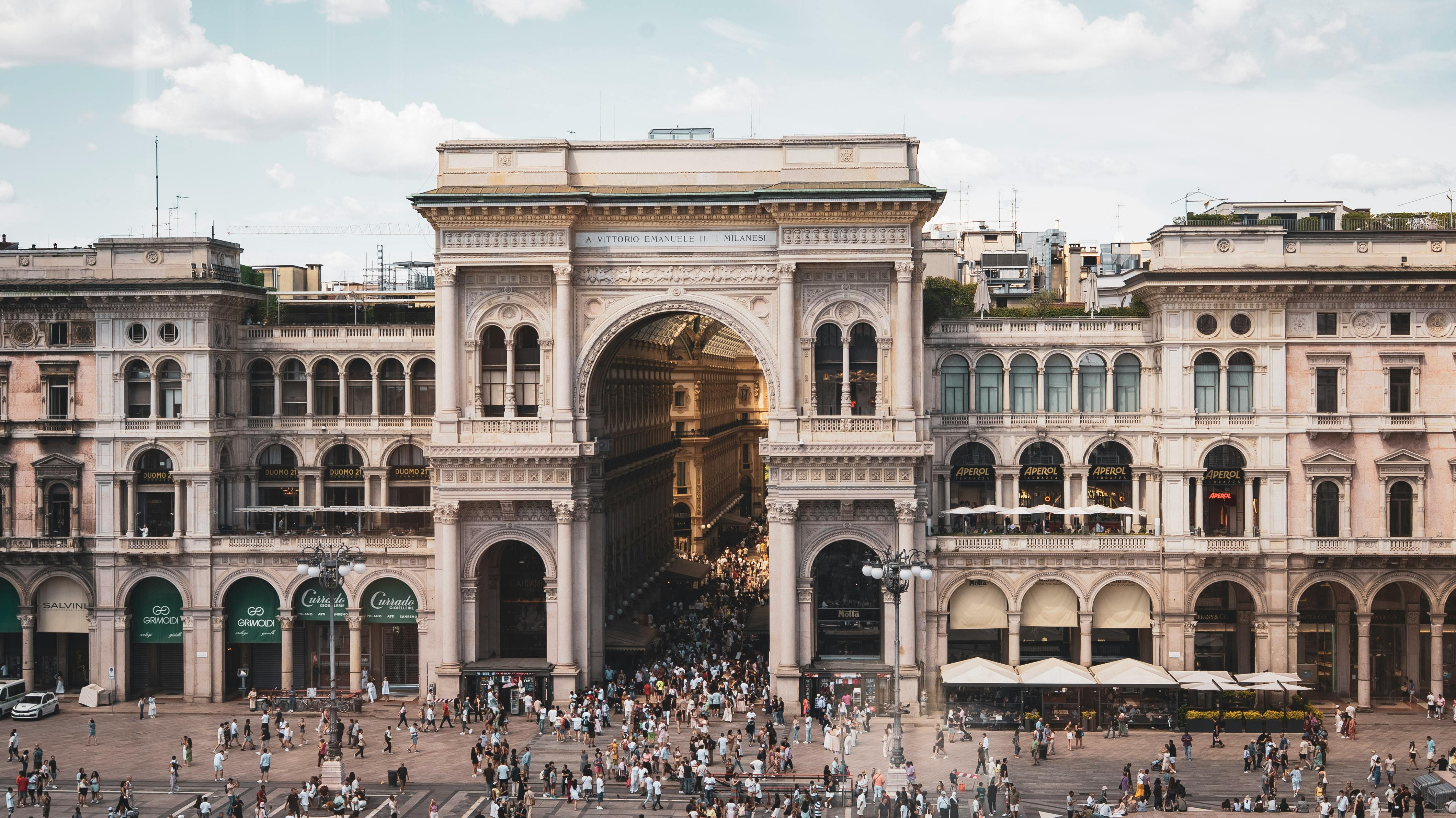 Milan Fashion, Design & Gallery Walks (Slow Observation)