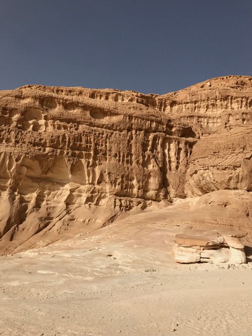 Free Majestic view of a natural sandstone formation in a desert environment. Stock Photo