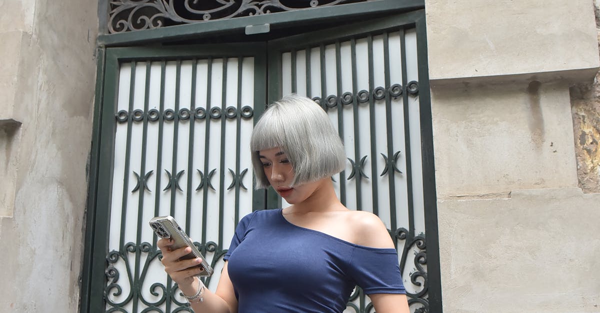 潮玩科技 iOS 26首推 流動玻璃 介面 手機視覺大比拼帶你看未來