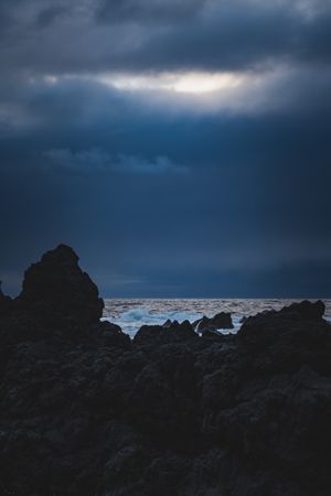 Dark rocky seashore at dusk by Francesco Ungaro on Pexels