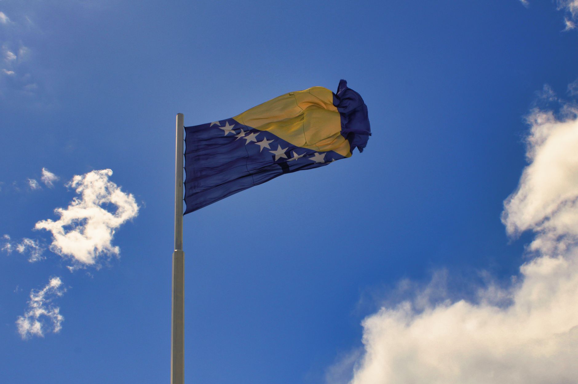 Bosnia votes on Sunday using new biometric and scanning technology