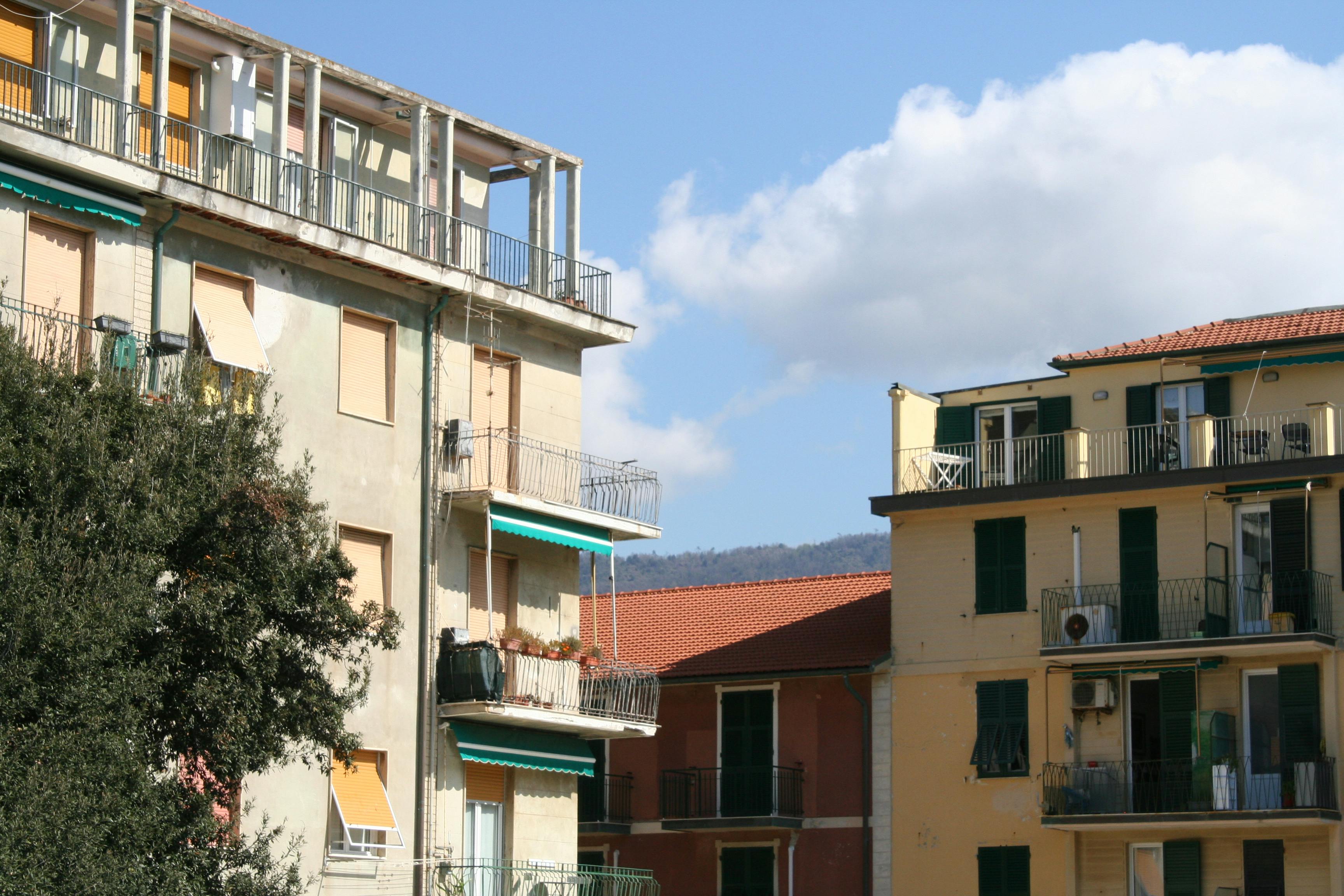 quartiere residenziale italiano case e palazzi