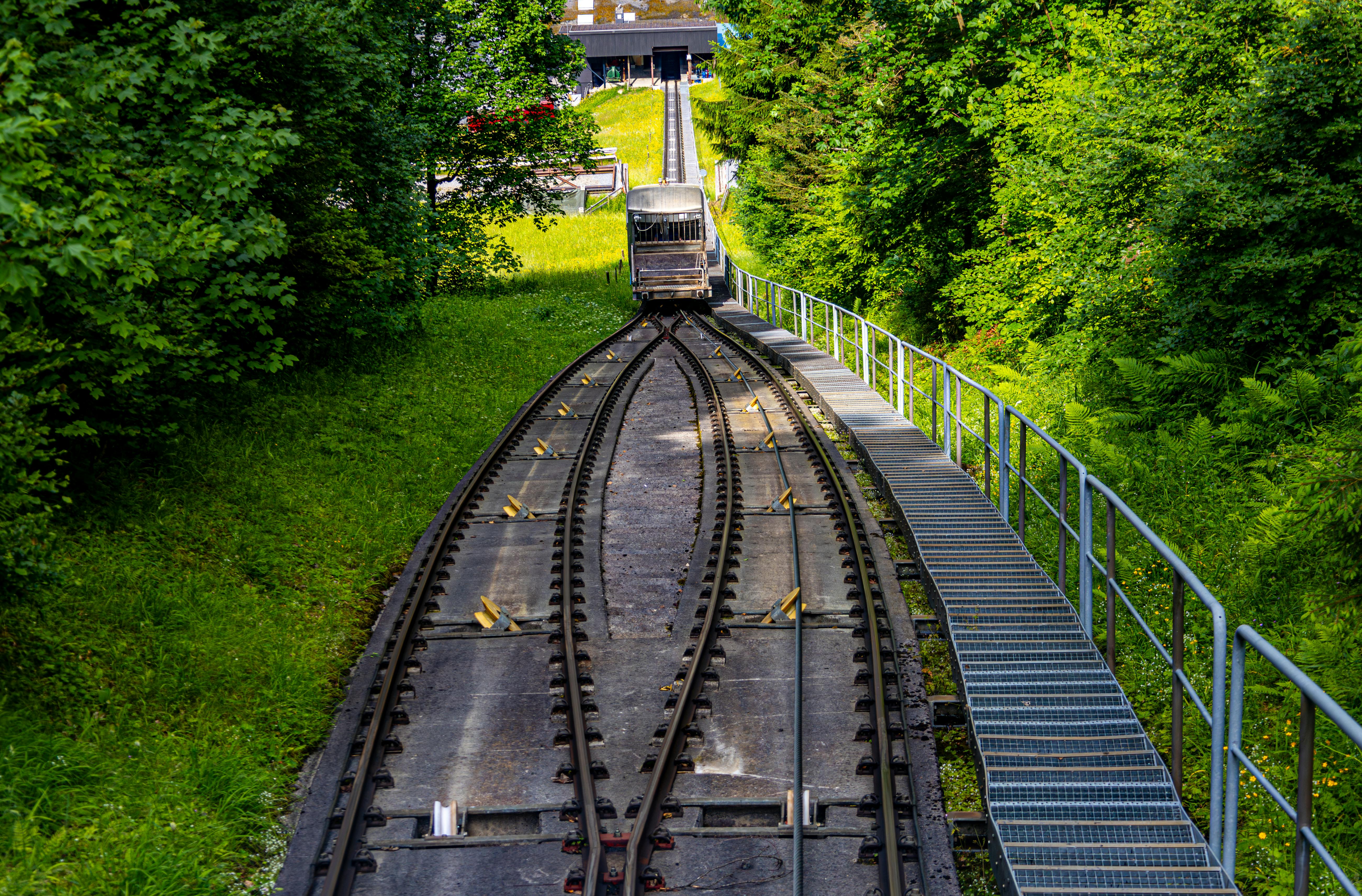 台鐵助理工程師大放送 月薪近6萬 快來搶職缺