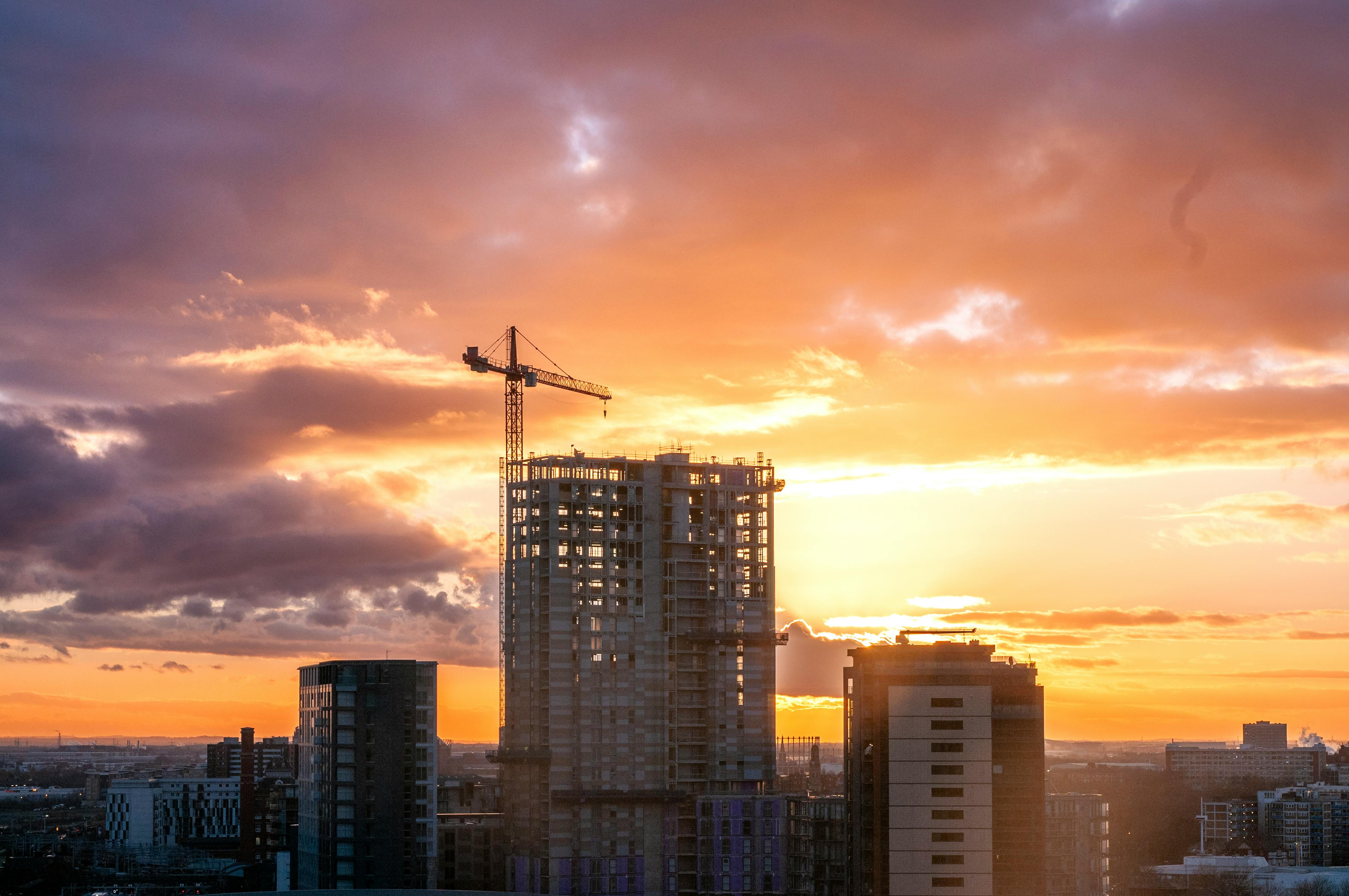 A brit gazdaság a vártnál gyorsabban nőtt az iráni háború előtt