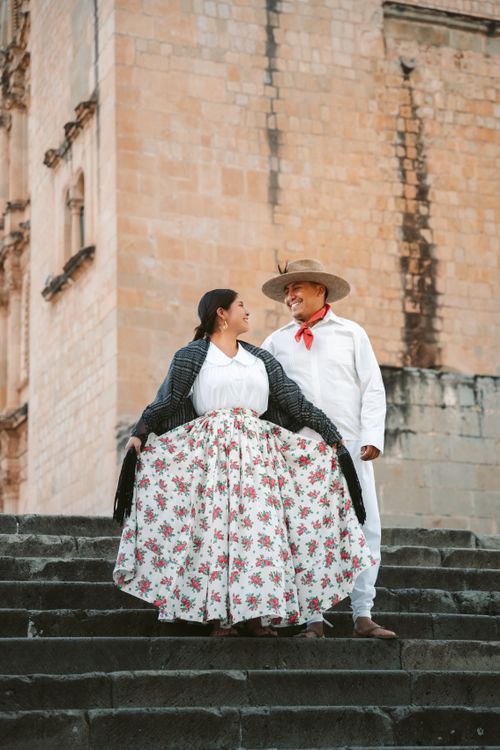 Free Couple in traditional Mexican clothing in historic Oaxaca, capturing cultural essence. Stock Photo