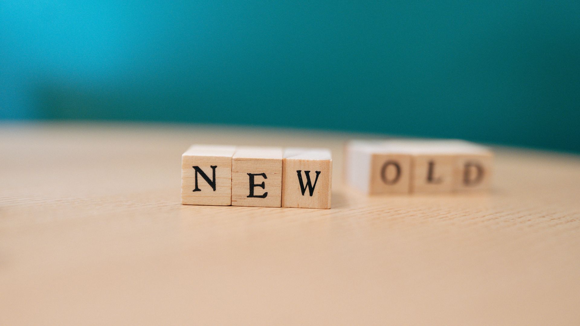 Modafinil 100mg vs 200mg: Finding Your Optimal Dose Wooden blocks displaying the words 'NEW' and 'OLD', symbolizing change.