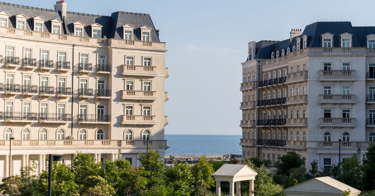Beautiful classic buildings with a sea view in Baku, showcasing elegant architecture and lush greenery.