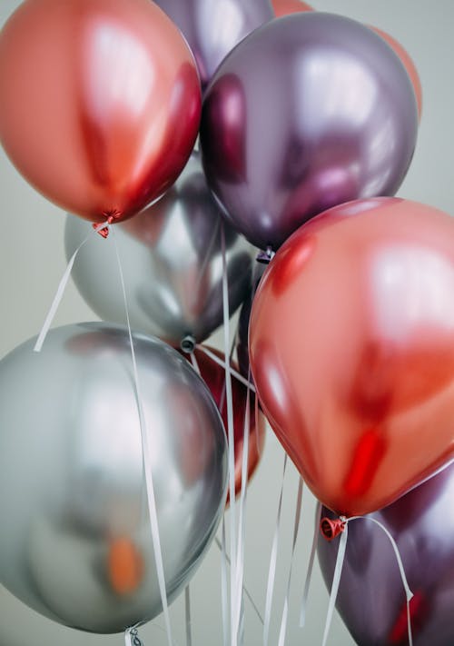 Kostenlos Nahaufnahmefoto Von Verschiedenfarbigen Luftballons Stock-Foto