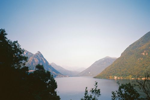 Free Peaceful mountain lake with clear sky, ideal for nature photography. Stock Photo