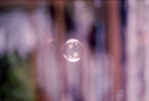 Фотография водяного пузыря с селективным фокусом