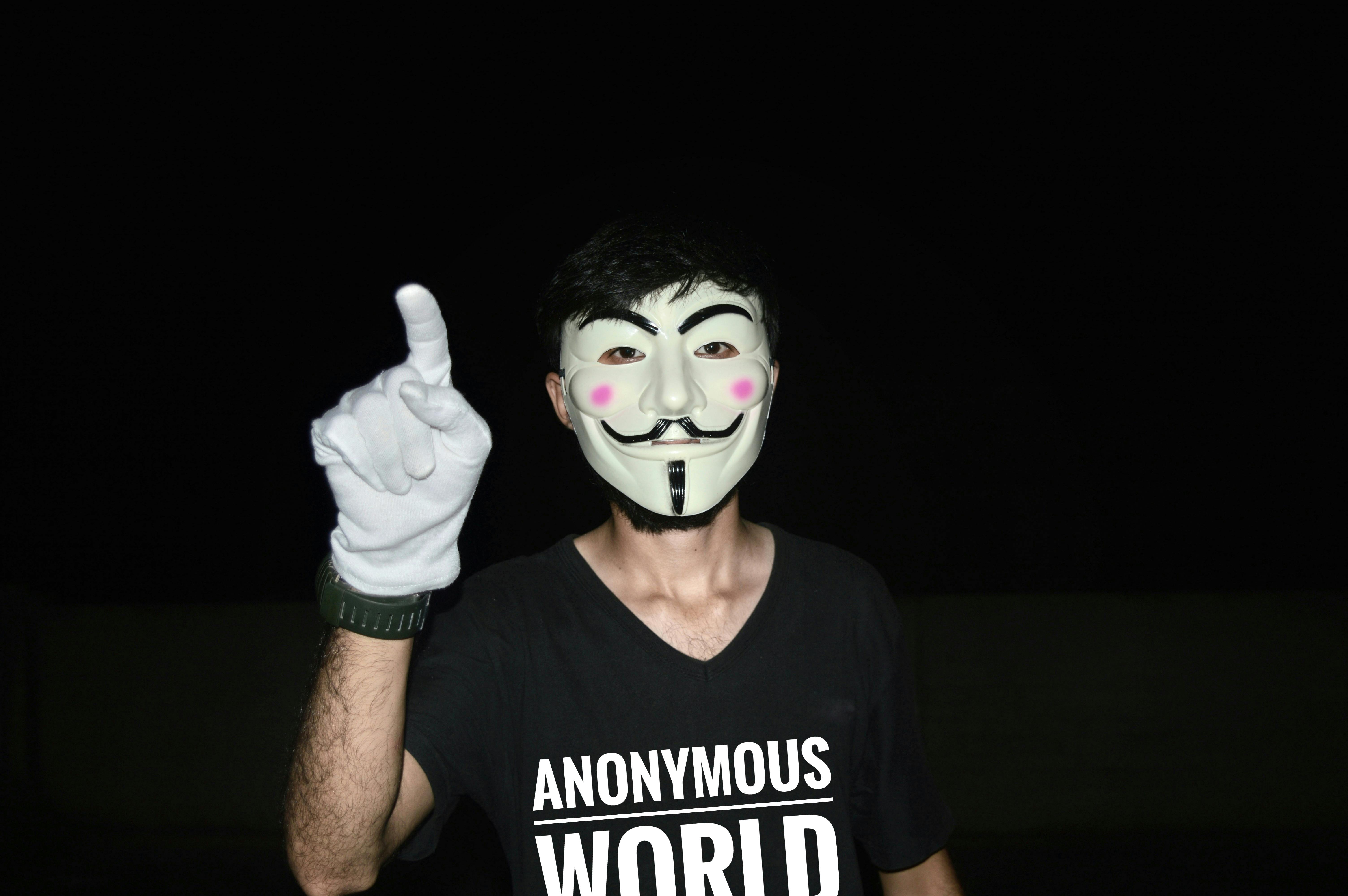 Verre d'eau fraîche sur une table