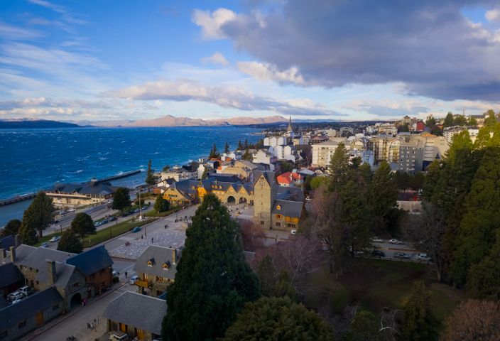 A breathtaking aerial view of San Carlos de Bariloche, capturing the vibrant turquoise lake and charming architecture.