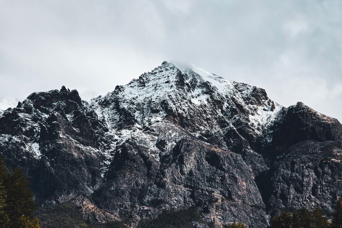 Cumbre patagónica al amanecer