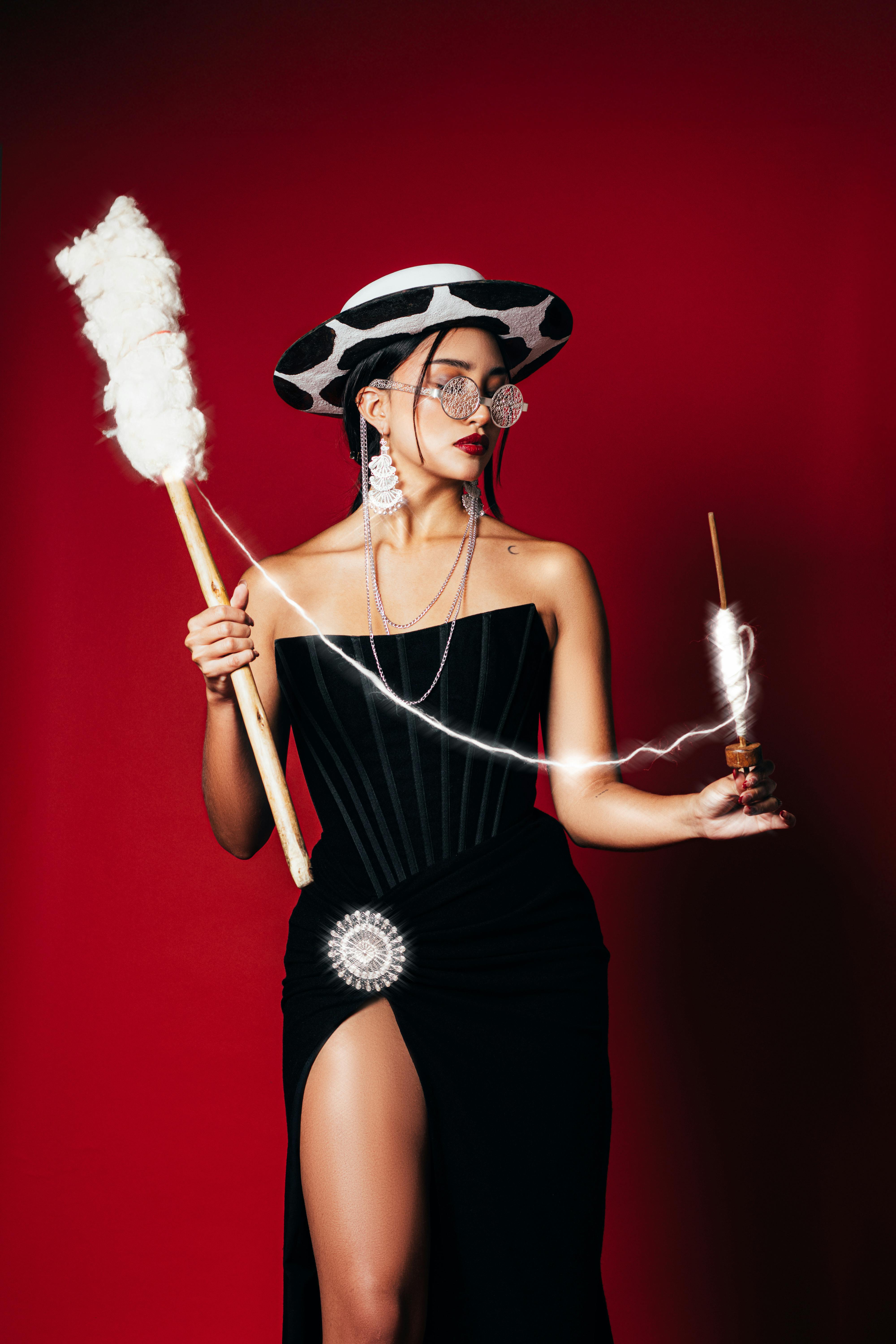 4. Menambahkan Statement Accessories