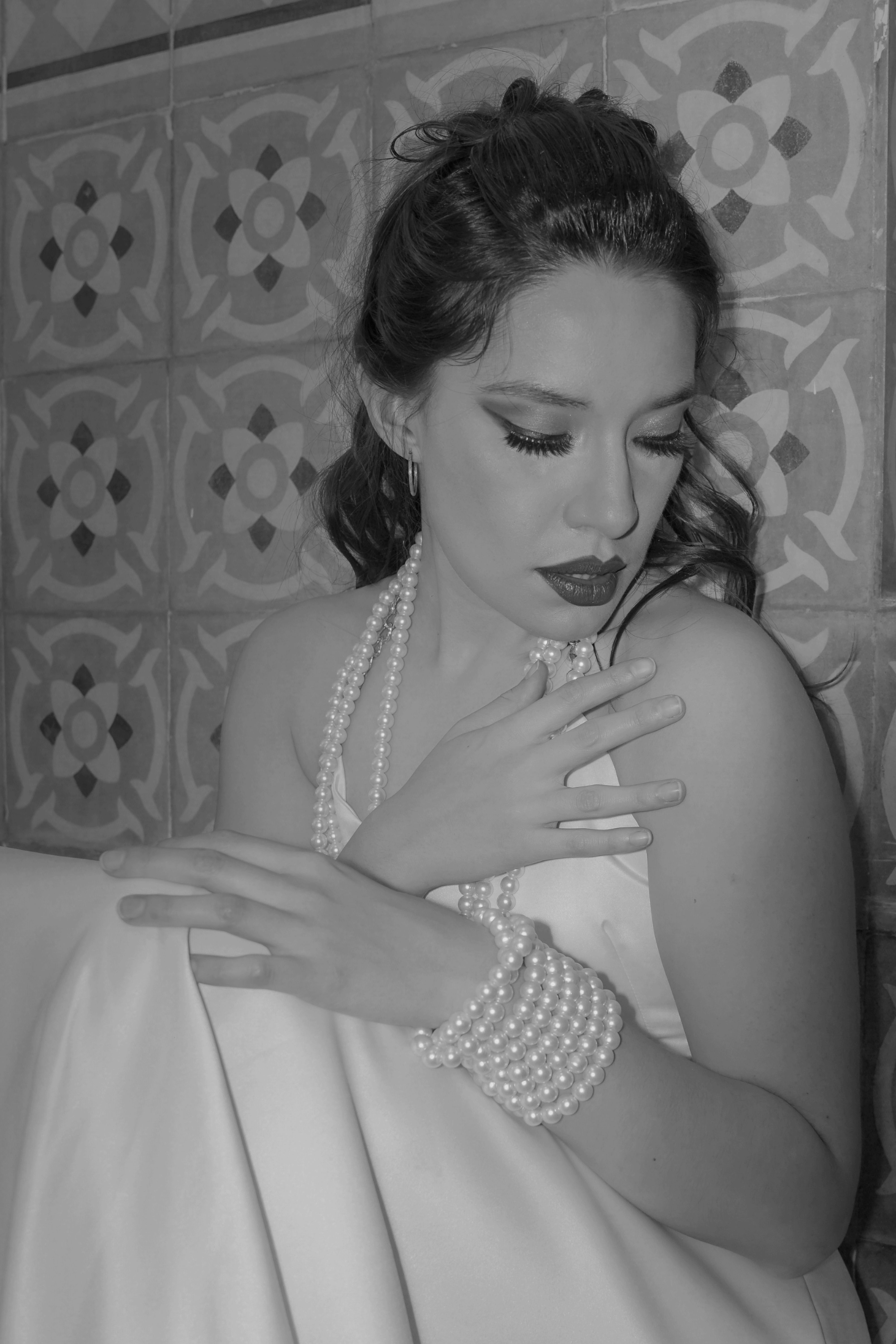 Elegant Black and White Portrait of a Woman with Pearls · Free Stock Photo
