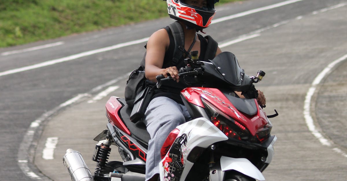 易誤解 機車騎紅線內遭罰600元 高雄科技執法 真相揭露 其實是騎上人行道被舉發