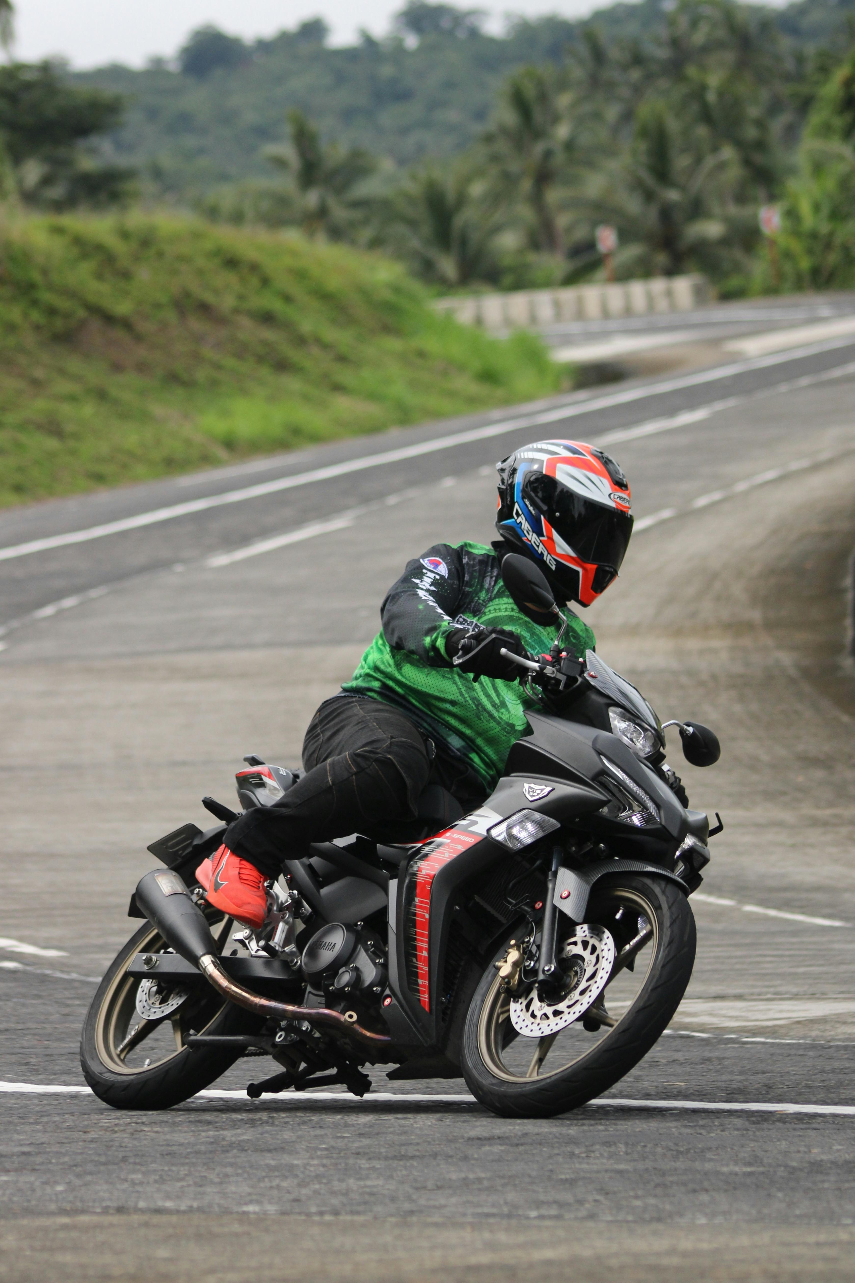 易誤解 機車騎紅線內遭罰600元 高雄科技執法 真相揭露 其實是騎上人行道被舉發