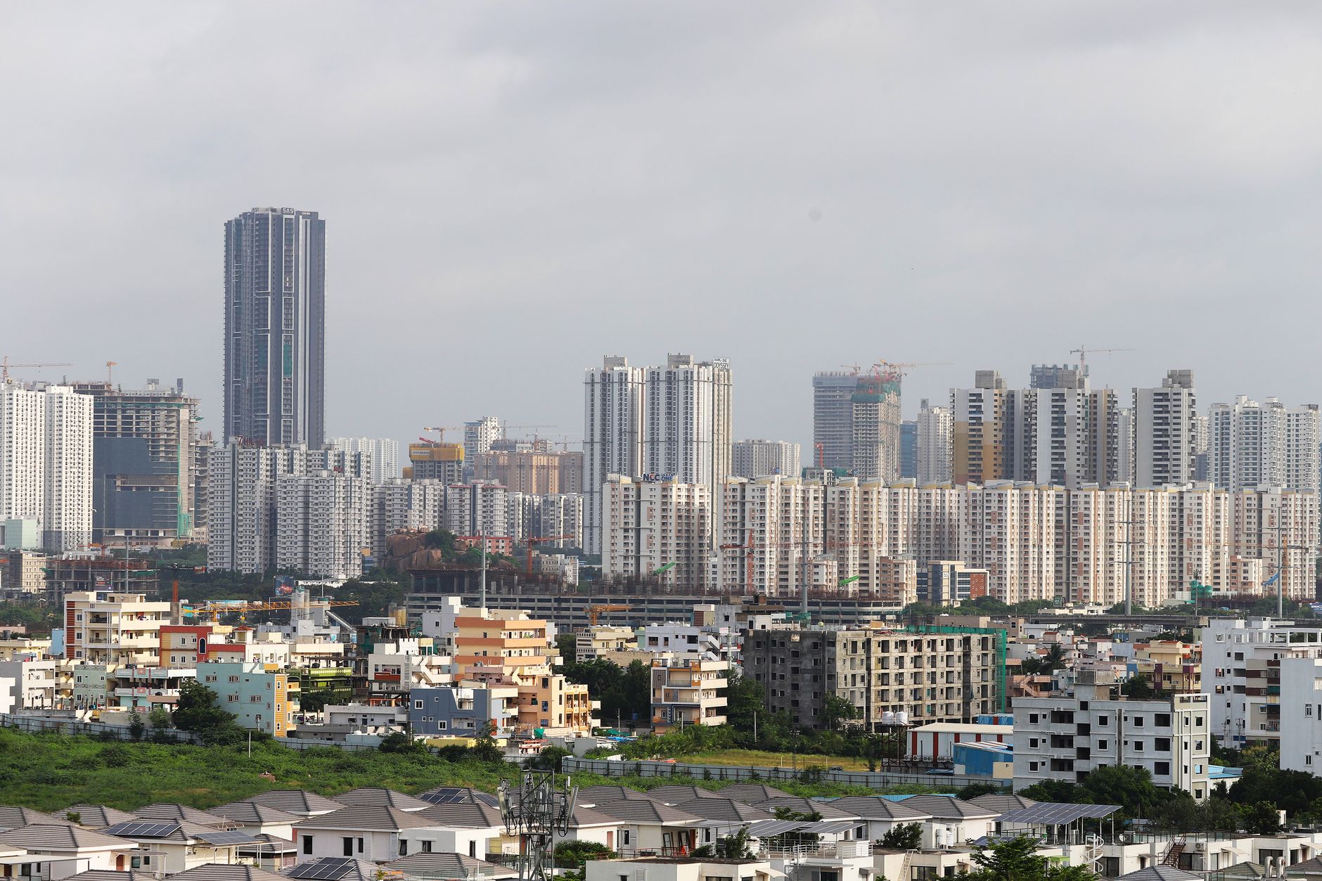 18.5M Singles Impact Housing Market Amid Rising Costs