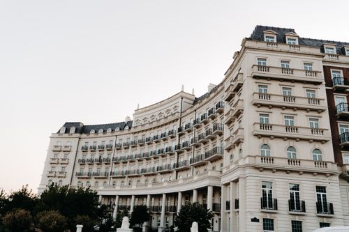 Free Majestic neoclassical architecture captured in Baku, Azerbaijan during twilight. Stock Photo