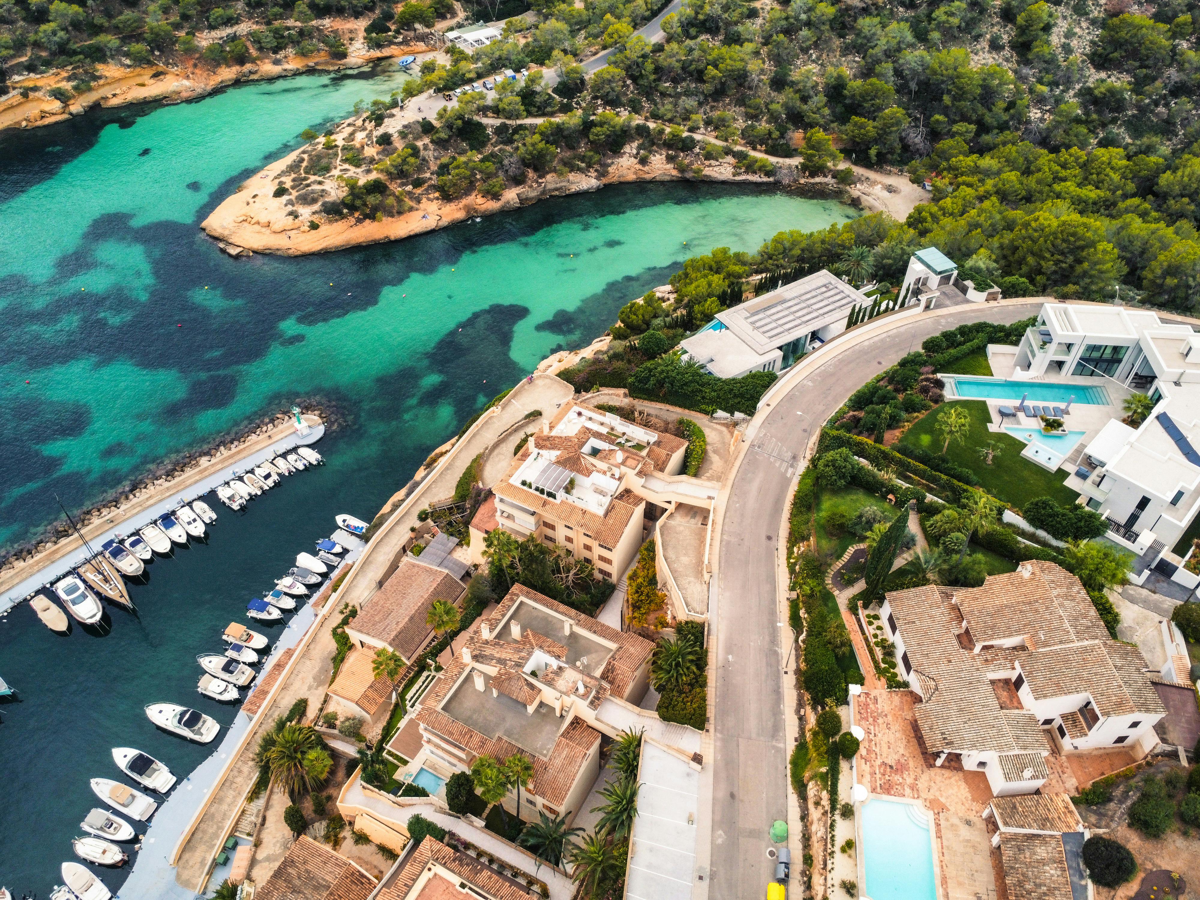 How to Invest in Real Estate: 5 Ways to Get Started — Photo by Artur T. on Pexels