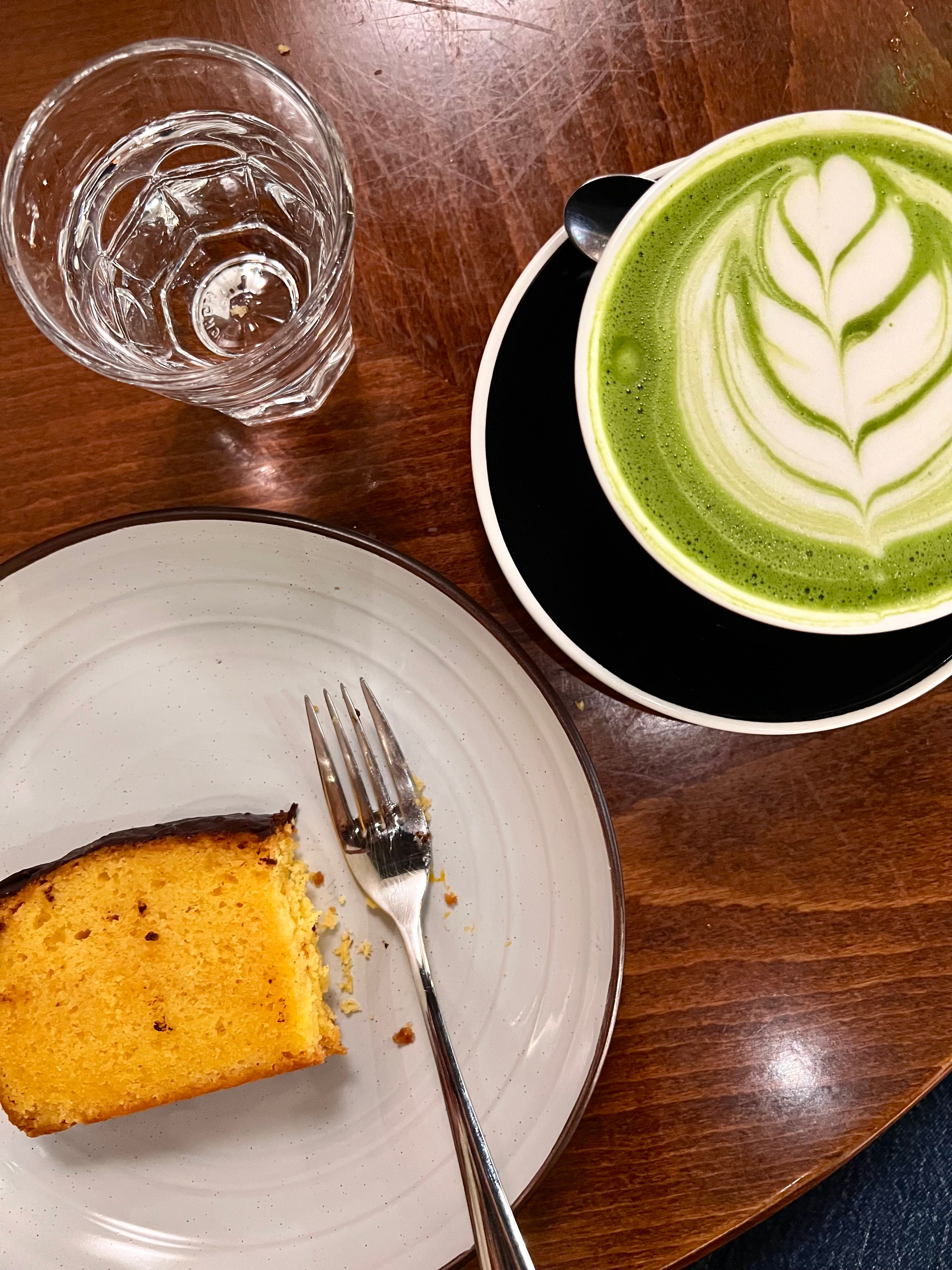 Matcha latte with dessert