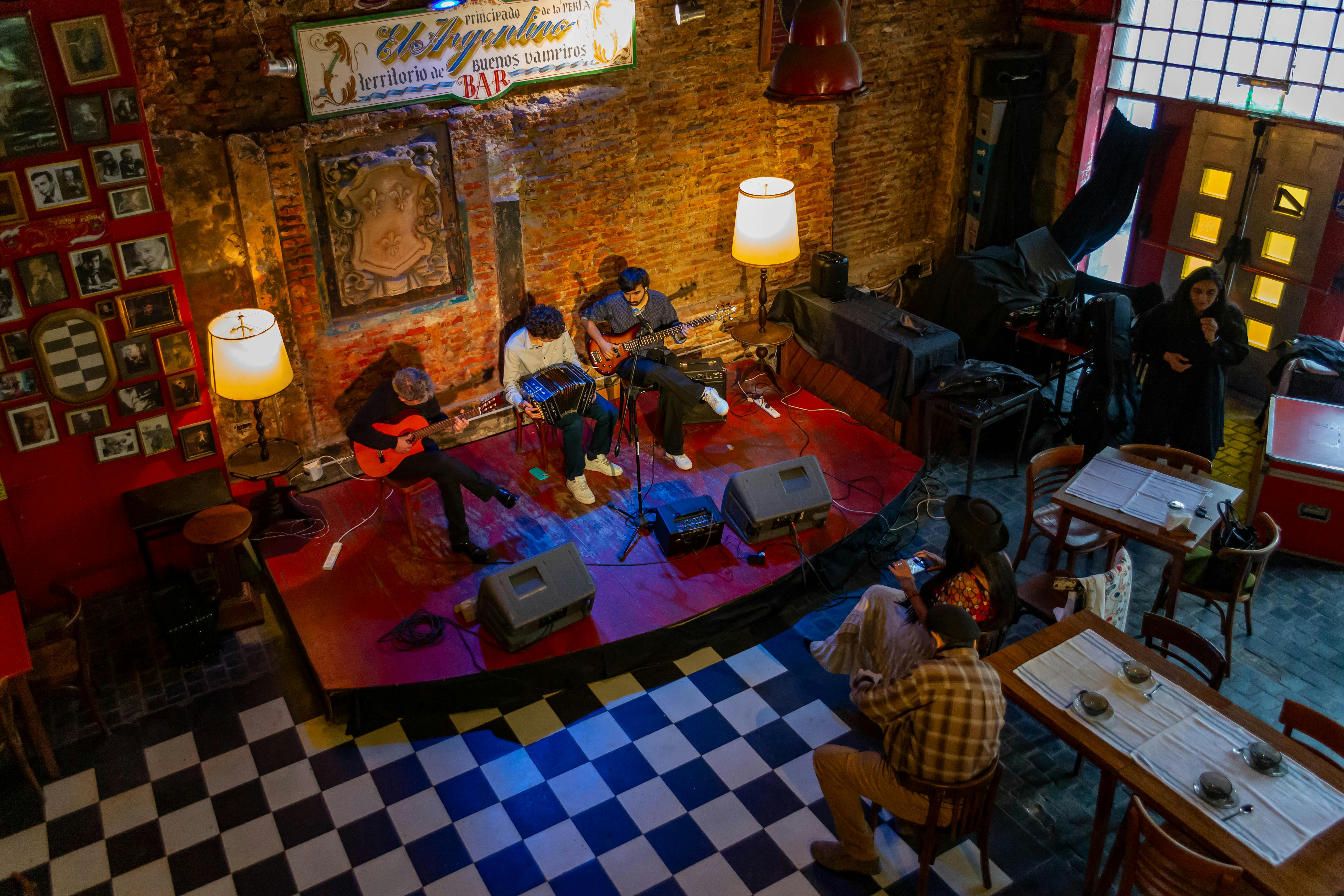 Conquista los Escenarios de Argentina: Guía Maestra para Músicos