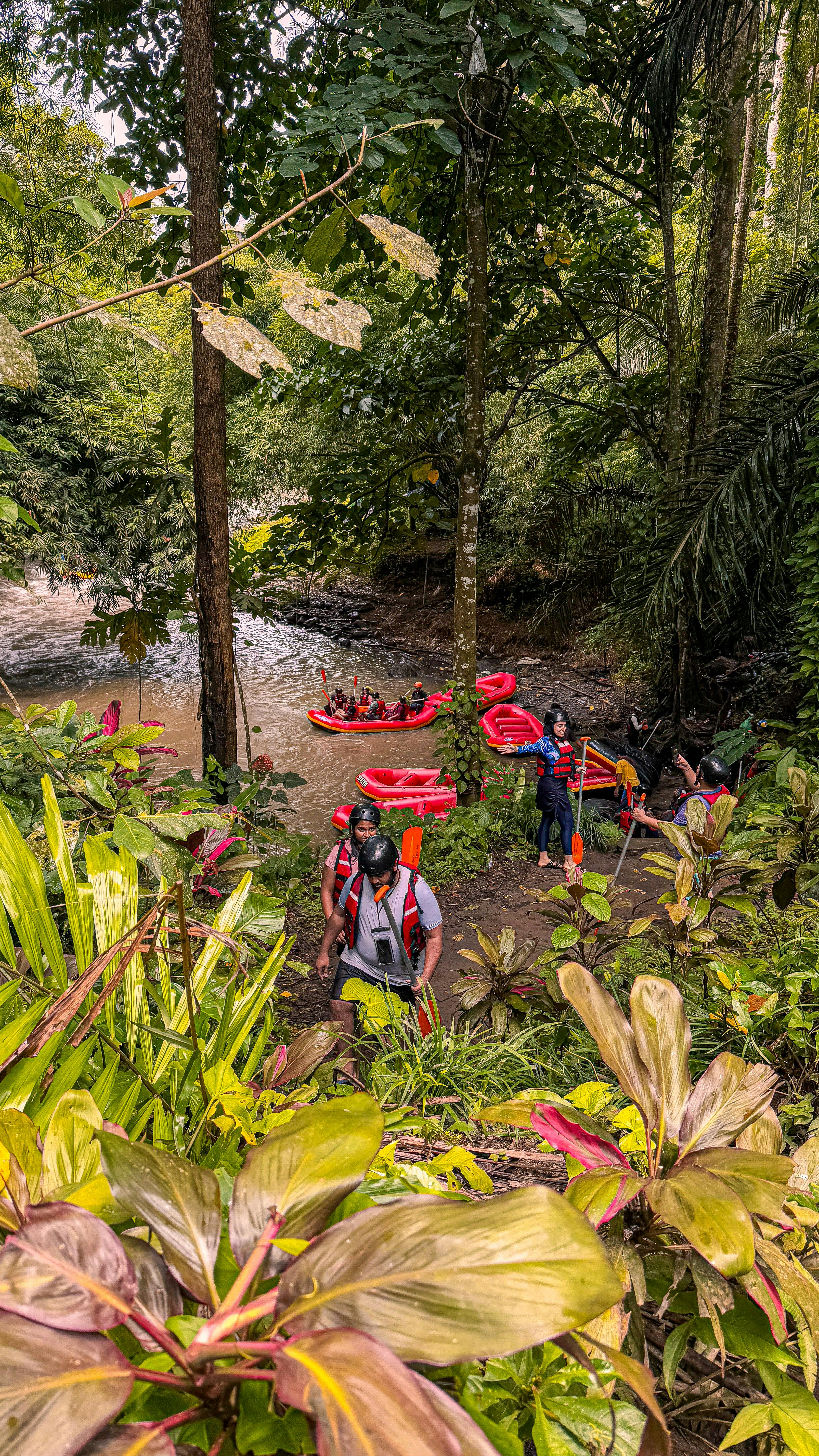 YTR 柯式野生活 化身冒險玩家 划進 激流台灣 探險水域故事