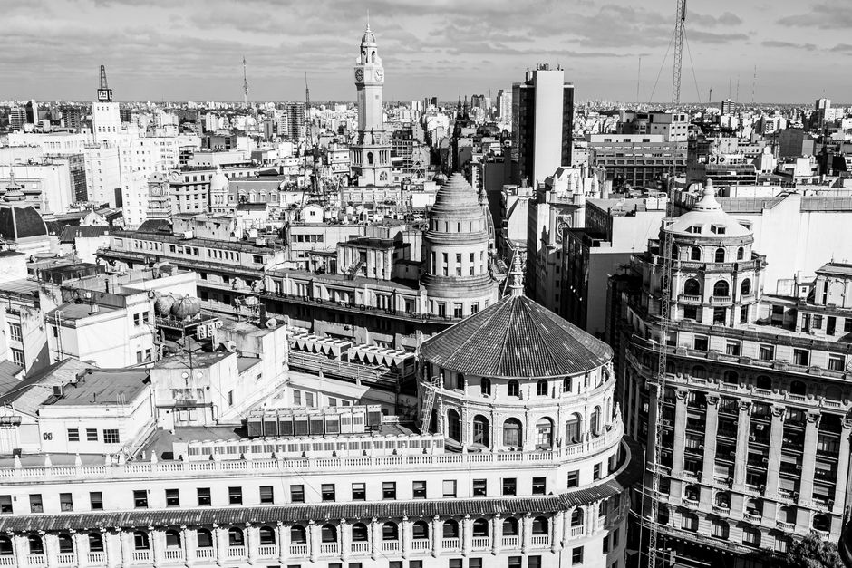 Déficit comercial de EEUU baja en abril: impacto en Argentina