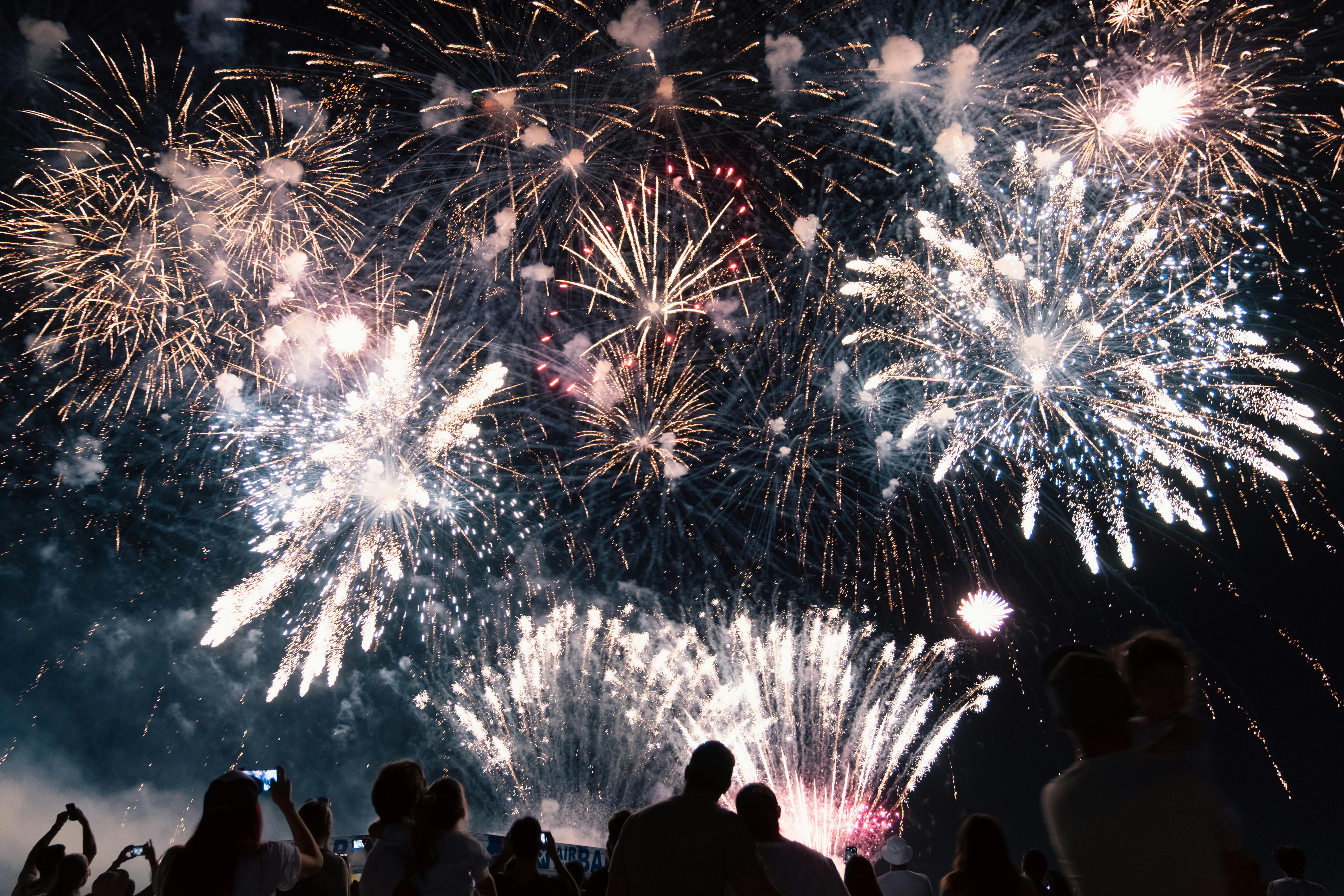 Fireworks Bristol: Discover the Best Displays and Events This Season 1 Top 5 Must-See Fireworks Displays in Bristol This Season: A Spectacular Guide for Families and Friends