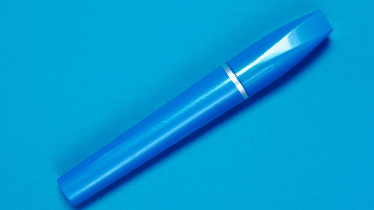 一色の背景の上に商品を1つ置いて撮影したところ