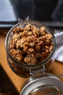 Customer photo 3 of the granola clusters, by Pincalo on Pexels