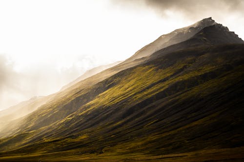 Gratis lagerfoto af bjerg, bjergkæde, bjergtinde