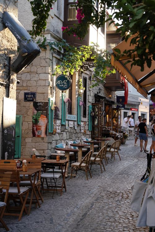 Free Quaint European street with cozy cafes and outdoor seating, perfect for a relaxing stroll. Stock Photo