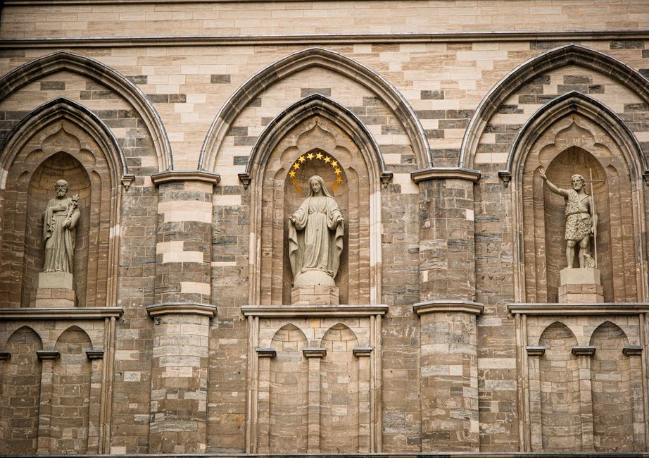 Basilique-Cathédrale Marie-Reine-du-Monde