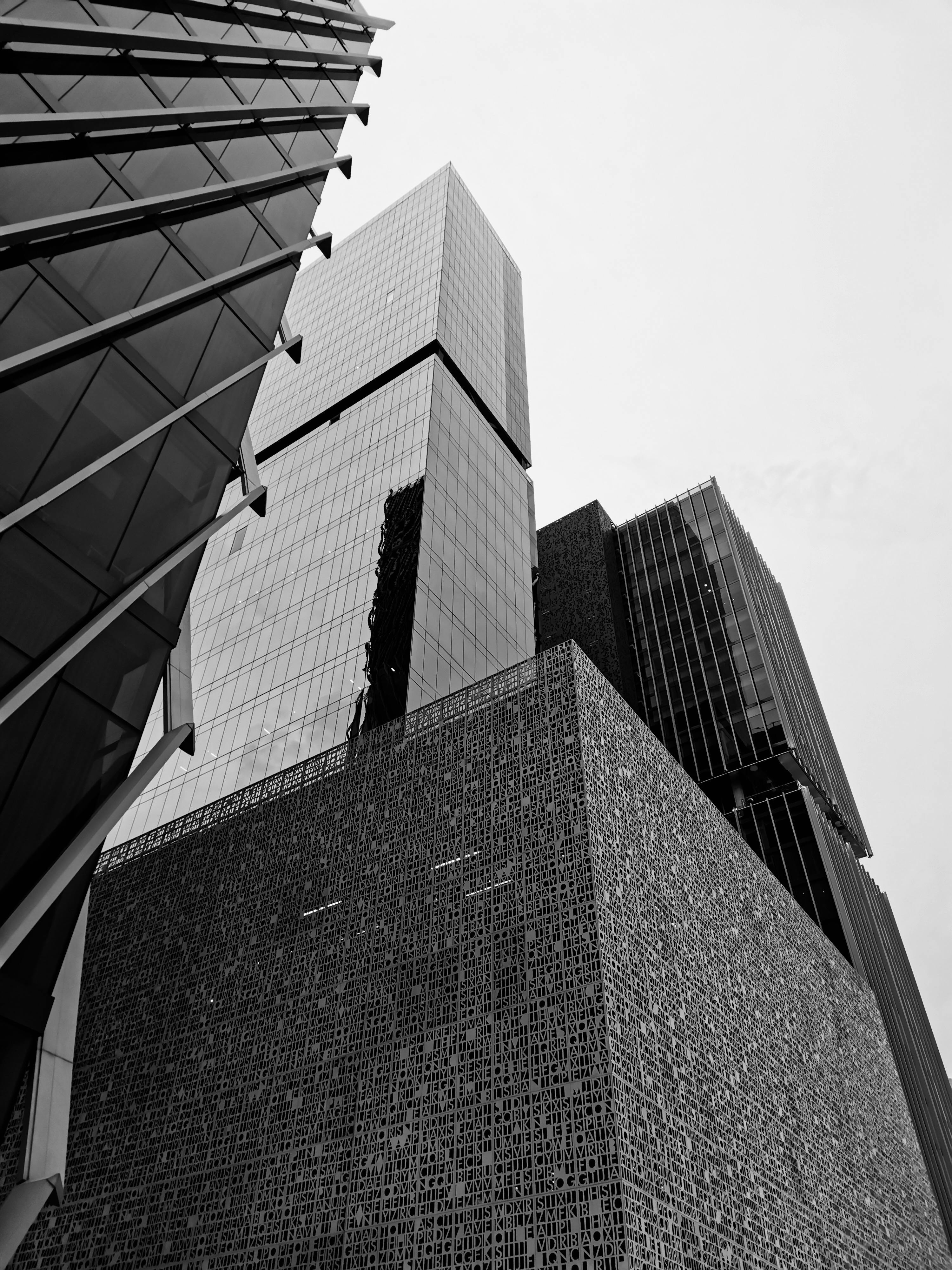 Gratis Fotografía en blanco y negro que captura la arquitectura moderna en Guadalajara, México. Foto de stock