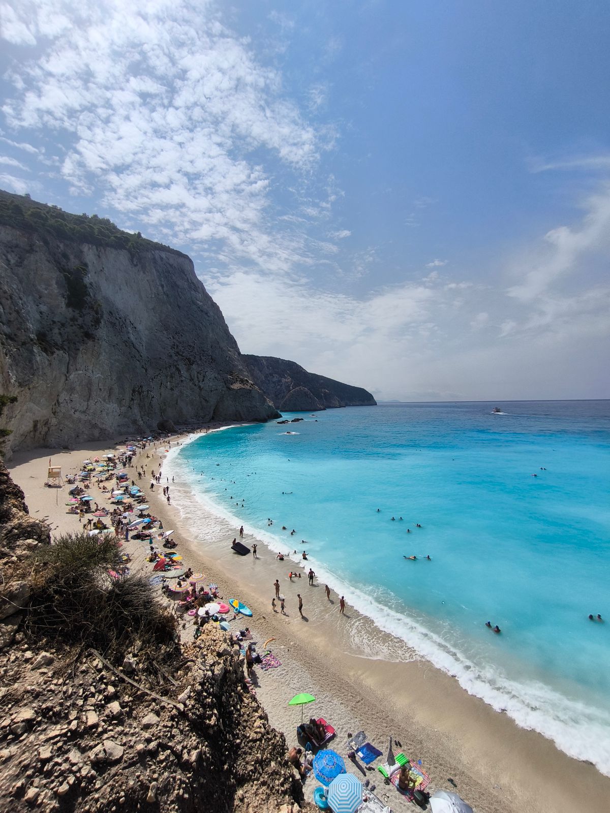 Plaja Porto Katsiki din Lefkada, cu faleze albe și apă turcoaz