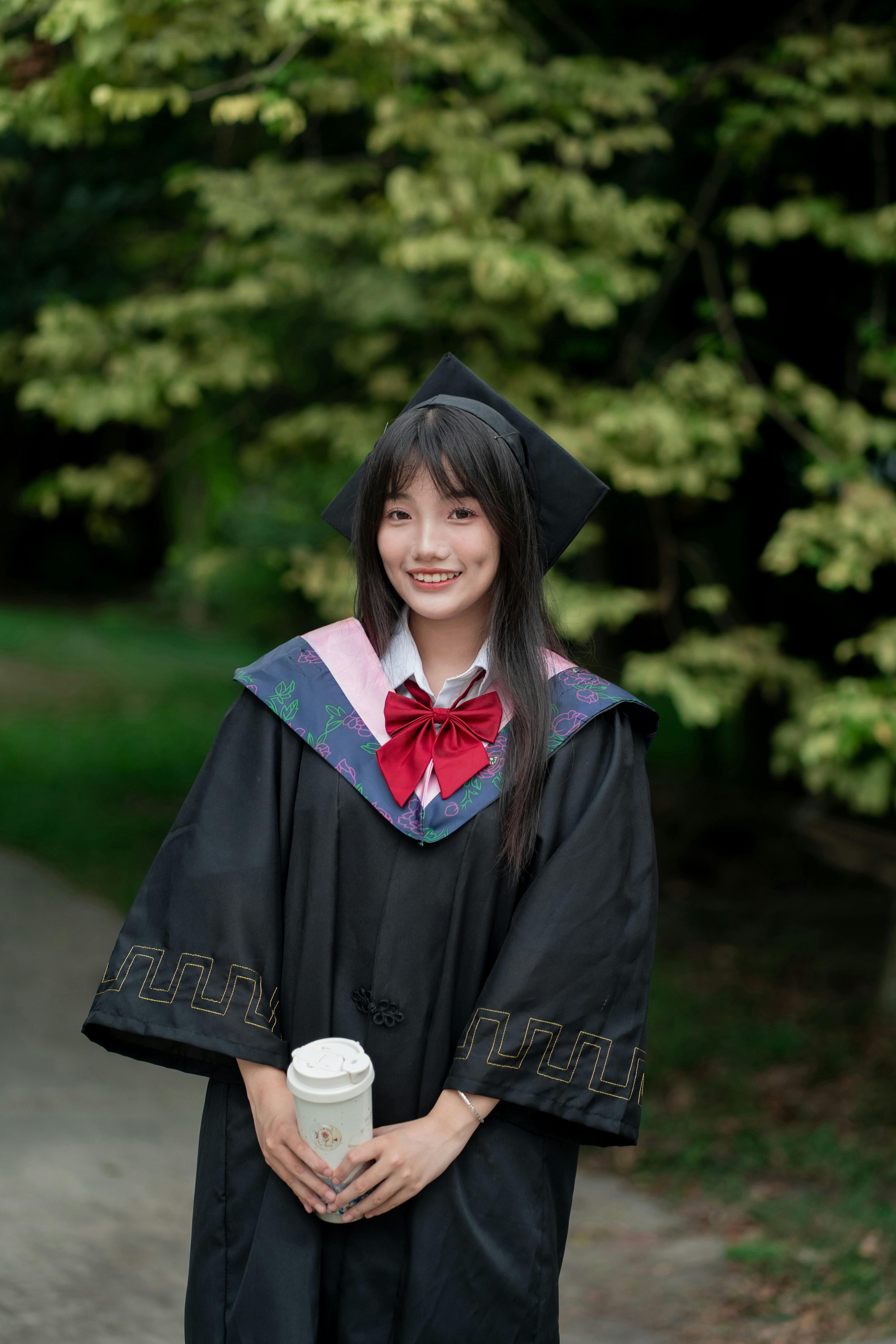 大學生扛經濟壓力 逾8成選擇接家教 每月收入近1 3萬元